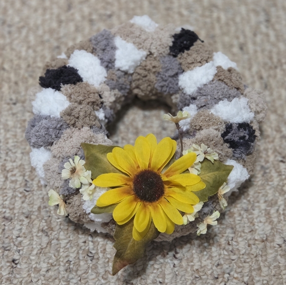 Sunflower Pom-pom Wreath - Yellow and Brown - Picture 1 of 4